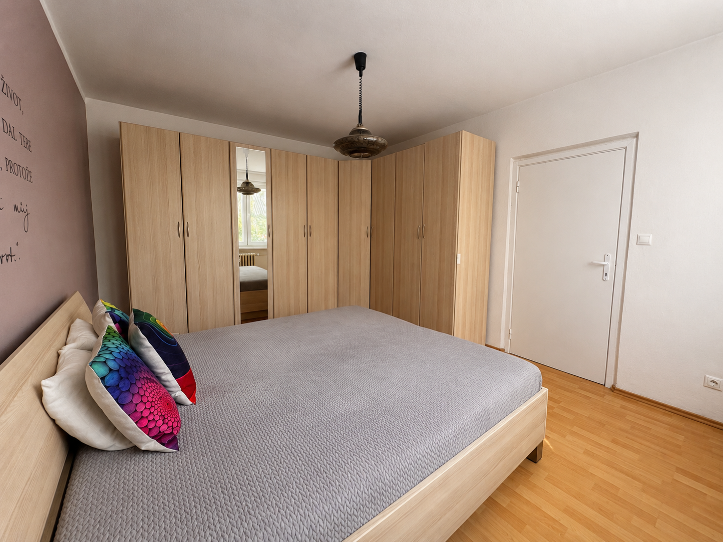 REZERVOVANÉ - NA PREDAJ | 2-izbový byt po takmer kompletnej rekonštrukcii, Banská Štiavnica, Križovatka