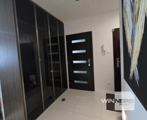 REZERVOVANÉ - Exkluzívne na predaj 4-izbový nadštandardný  byt s balkónom v Poprade na  ulici Šrobárovej