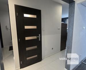 REZERVOVANÉ - Exkluzívne na predaj 4-izbový nadštandardný  byt s balkónom v Poprade na  ulici Šrobárovej