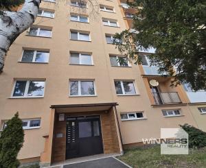 REZERVOVANÉ - Exkluzívne na predaj 4-izbový nadštandardný  byt s balkónom v Poprade na  ulici Šrobárovej