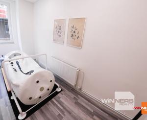 Ponúkam Vám na prenájom zrekonštruované priestory vhodné ako obchodné, kancelárske a aj zdravotnícke, na Levočskej ulici s dvoma parkovacími miestami.