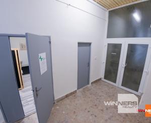 Ponúkam Vám na prenájom zrekonštruované priestory vhodné ako obchodné, kancelárske a aj zdravotnícke, na Levočskej ulici s dvoma parkovacími miestami.