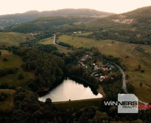 NOVÁ CENA! Exkluzívne na predaj slnečný stavebný pozemok v blízkosti Belianskeho jazera, Banská Štiavnica