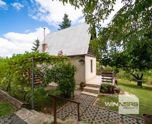 REZERVOVANE - Na predaj murovaná chata v tichom prostredí záhradkárskej oblasti Sečovce