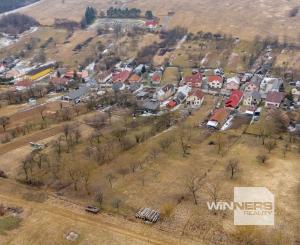 Ponúkame Vám na predaj stavebný pozemok s výhľadom na prírodu pokojnej obce Vyšný Kazimír
