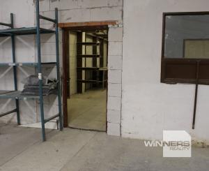 Prenájom  výrobno-skladovacieho priestoru 450 m2 a kancelárií  s prísl. 210 m2 Banská Bystrica -Nemce