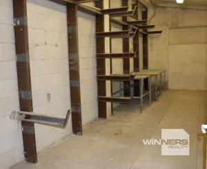 Prenájom  výrobno-skladovacieho priestoru 450 m2 a kancelárií  s prísl. 210 m2 Banská Bystrica -Nemce