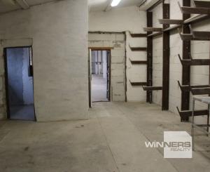 Prenájom  výrobno-skladovacieho priestoru 450 m2 a kancelárií  s prísl. 210 m2 Banská Bystrica -Nemce