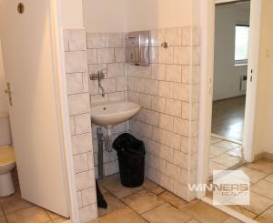 Prenájom  výrobno-skladovacieho priestoru 450 m2 a kancelárií  s prísl. 210 m2 Banská Bystrica -Nemce