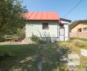 Murovaná chata neďaleko golfového klubu • obec Malá Ida