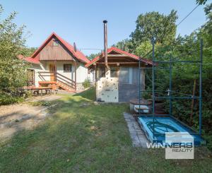 Murovaná chata neďaleko golfového klubu • obec Malá Ida