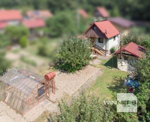 Murovaná chata neďaleko golfového klubu • obec Malá Ida