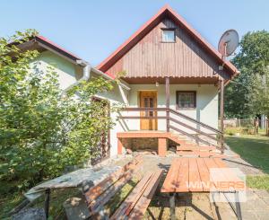 Murovaná chata neďaleko golfového klubu • obec Malá Ida