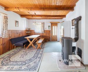 Murovaná chata neďaleko golfového klubu • obec Malá Ida