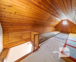 Murovaná chata neďaleko golfového klubu • obec Malá Ida