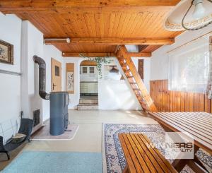 Murovaná chata neďaleko golfového klubu • obec Malá Ida