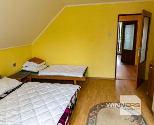 Exkluzívne na predaj   rodinný dom  s ideálnym pozemkom v obci  Čabalovce