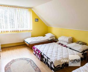 Exkluzívne na predaj   rodinný dom  s ideálnym pozemkom v obci  Čabalovce