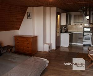 REZERVOVANÉ - Chata a chatka -160 m2,polosamota, Krupina – Stará hora, pozemky 5115 m2, okr. Krupina