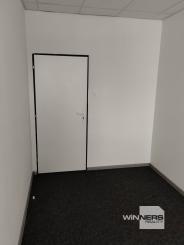 Ponúkame na prenájom kancelársky priestor s kuchynkou o výmere 12,5 m2 na Levočskej ulici, 3 NP.