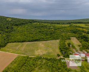 Investičný pozemok o veľkosti 44.007 m2 v obci Černochov vhodný na developerský projekt