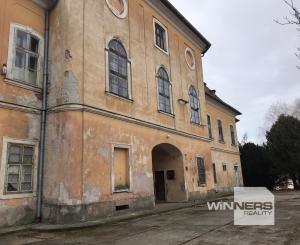 Barokový Kaštieľ rodiny Zichyovcov v obci ŽELOVCE