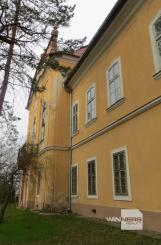 Barokový Kaštieľ rodiny Zichyovcov v obci ŽELOVCE