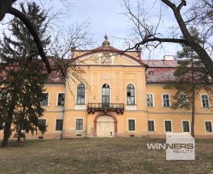 Barokový Kaštieľ rodiny Zichyovcov v obci ŽELOVCE