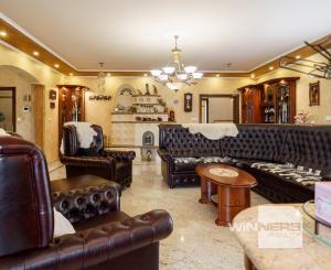 Rodinná rezidencia s parkovou úpravou záhrady na veľkorysom pozemku s bazénom , Rajka