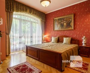 Rodinná rezidencia s parkovou úpravou záhrady na veľkorysom pozemku s bazénom , Rajka