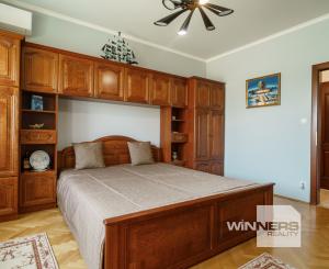 Rodinná rezidencia s parkovou úpravou záhrady na veľkorysom pozemku s bazénom , Rajka