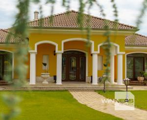 Rodinná rezidencia s parkovou úpravou záhrady na veľkorysom pozemku s bazénom , Rajka