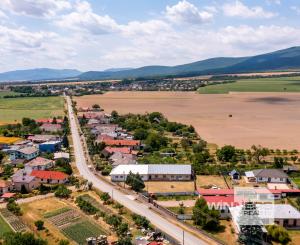 Exkluzívne na predaj byty s vlastným pozemkom v obci Zbehňov!