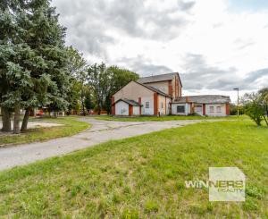 Ponúkame na predaj budovu / skladový priestor v Strážskom