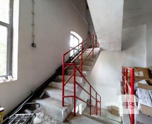 Ponúkame na predaj budovu / skladový priestor v Strážskom