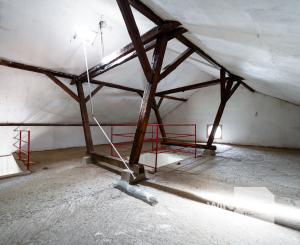 Ponúkame na predaj budovu / skladový priestor v Strážskom