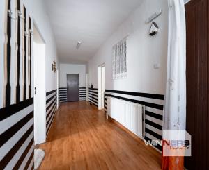 EXKLUZÍVNE vám ponúkame na predaj 3 izbový rodinný dom v príjemnej lokalite Veľkých Kapušian (okr. Michalovce).