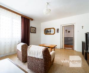 EXKLUZÍVNE vám ponúkame na predaj 3 izbový rodinný dom v príjemnej lokalite Veľkých Kapušian (okr. Michalovce).