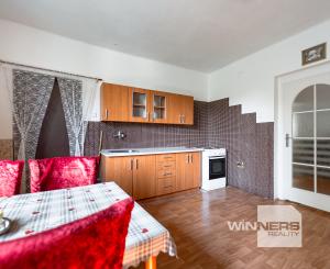 EXKLUZÍVNE vám ponúkame na predaj 3 izbový rodinný dom v príjemnej lokalite Veľkých Kapušian (okr. Michalovce).