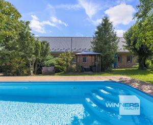 Predaj krásny vidiecky 5-izbový rodinný dom s bazénom so slanou vodou, 586 m2, Borský Mikuláš, okres Senica