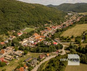 Rozsiahly pozemok vhodný na ranč, kemp alebo hobby farmu – 6,55 ha