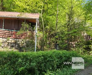 Exkluzívne  na predaj chatka na úpätí lesa v chatárskej oblasti Letkov, časť Starý Trebejov