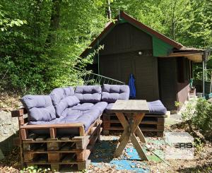 Exkluzívne  na predaj chatka na úpätí lesa v chatárskej oblasti Letkov, časť Starý Trebejov