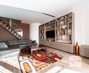 Na predaj priestranný 4-izbový mezonet s balkónom a zariadením v tehlovom bytovom dome na Furči – Krosnianska ul.