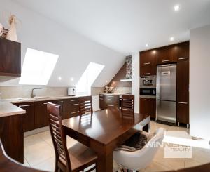 Na predaj priestranný 4-izbový mezonet s balkónom a zariadením v tehlovom bytovom dome na Furči – Krosnianska ul.