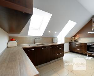 Na predaj priestranný 4-izbový mezonet s balkónom a zariadením v tehlovom bytovom dome na Furči – Krosnianska ul.