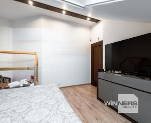 Na predaj priestranný 4-izbový mezonet s balkónom a zariadením v tehlovom bytovom dome na Furči – Krosnianska ul.