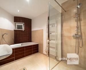 Na predaj priestranný 4-izbový mezonet s balkónom a zariadením v tehlovom bytovom dome na Furči – Krosnianska ul.