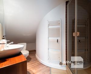 Na predaj priestranný 4-izbový mezonet s balkónom a zariadením v tehlovom bytovom dome na Furči – Krosnianska ul.