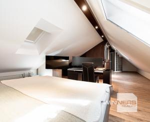 Na predaj priestranný 4-izbový mezonet s balkónom a zariadením v tehlovom bytovom dome na Furči – Krosnianska ul.